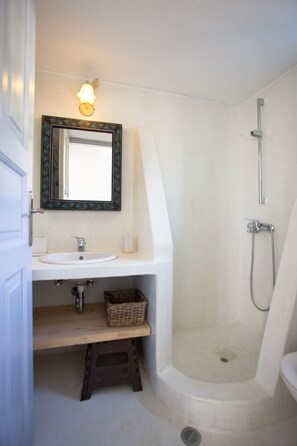 Combined shower/tub, hair dryer, towels, soap