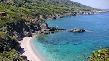 Beach nearby, sun loungers, beach towels