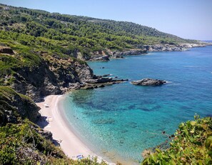 Beach nearby, sun-loungers, beach towels