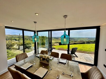 5* Luxury Welsh stone Long Cottage with magnificent panoramic views