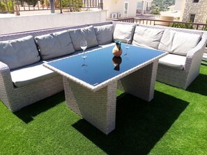 Property grounds - 3 Bed High Spec Villa in Tala /Amazing Sea Views/Heated Pool & Car Included (Tala)