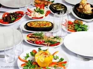 Alimentos y bebidas