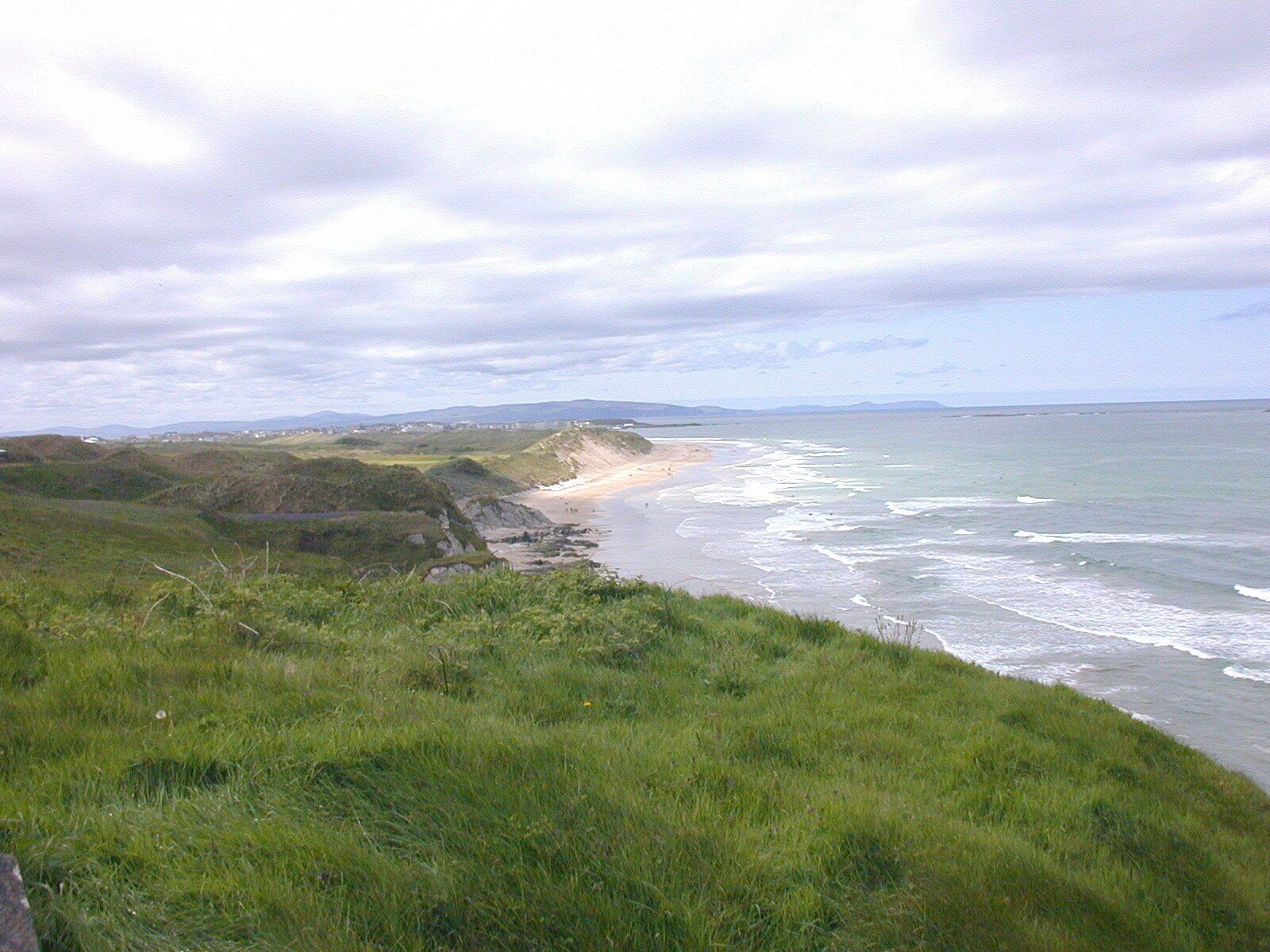 Playa en los alrededores y camastros 