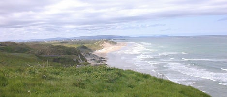 Plage à proximité, chaise longue