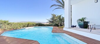 Oriental style villa with panoramic views, 6 pax FREE WIFI