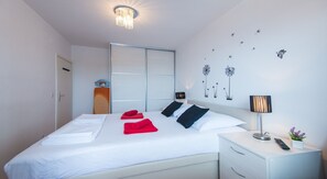 2 bedrooms, iron/ironing board, free WiFi, bed sheets