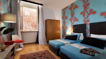 2 Schlafzimmer, Zimmersafe, Schreibtisch, Bügeleisen/Bügelbrett