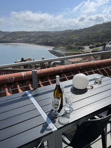 Runswick Bay Top Gallant Cottage - outside seating - sea and beach views