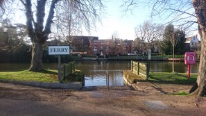 A sign reading "FERRY" near a body of water with a bridge, trees, and buildings in the background. - Sleeps 6, Parking, Great View. 3 Bedrooms, 4 beds, easy walk to town centry (Stratford Upon Avon)
