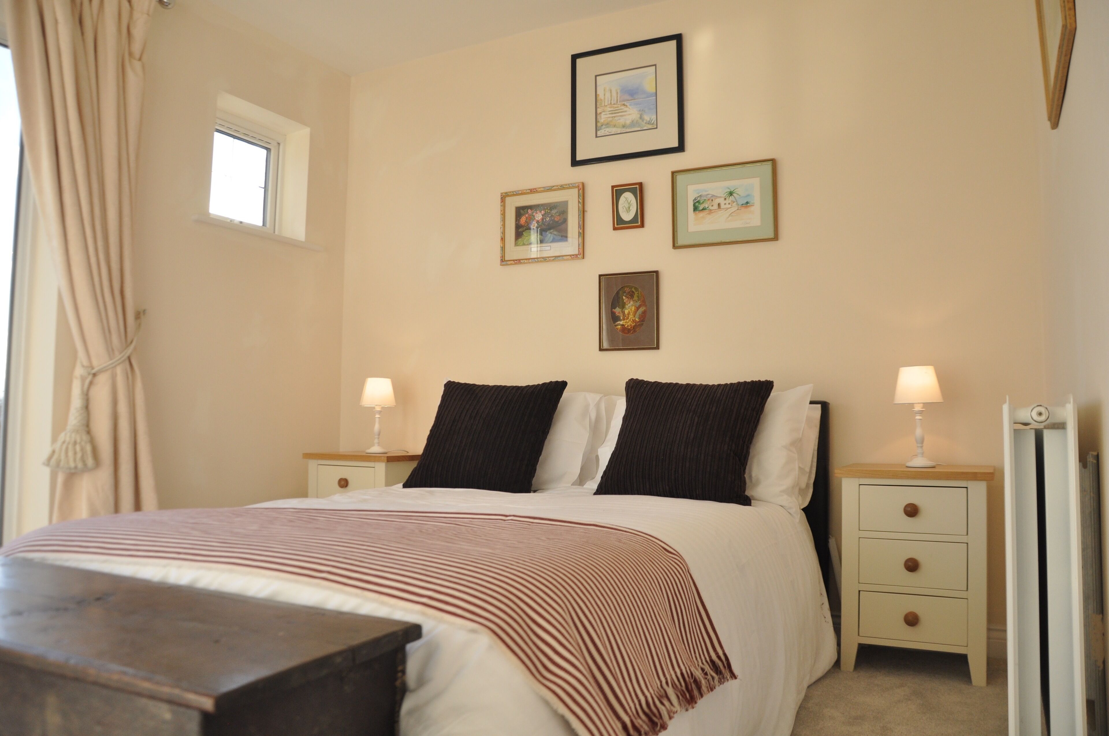 3 soverom, strykejern/-brett, reiseseng for barn og wi-fi (inkludert)