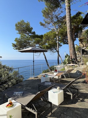Terrace/patio - Villa Zoagli private access to the sea: Your Paradise on the Shore (Zoagli)