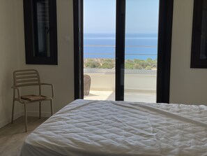 5 bedrooms, iron/ironing board, free WiFi, bed sheets