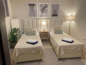5 bedrooms, iron/ironing board, free WiFi, bed sheets