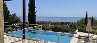 Villa Aphrodite Hills with Infinity Pool, Sea Views, Golf and Tennis