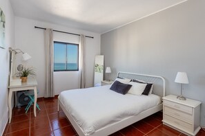 2 chambres, fer et planche à repasser, lit parapluie, Wi-Fi gratuit