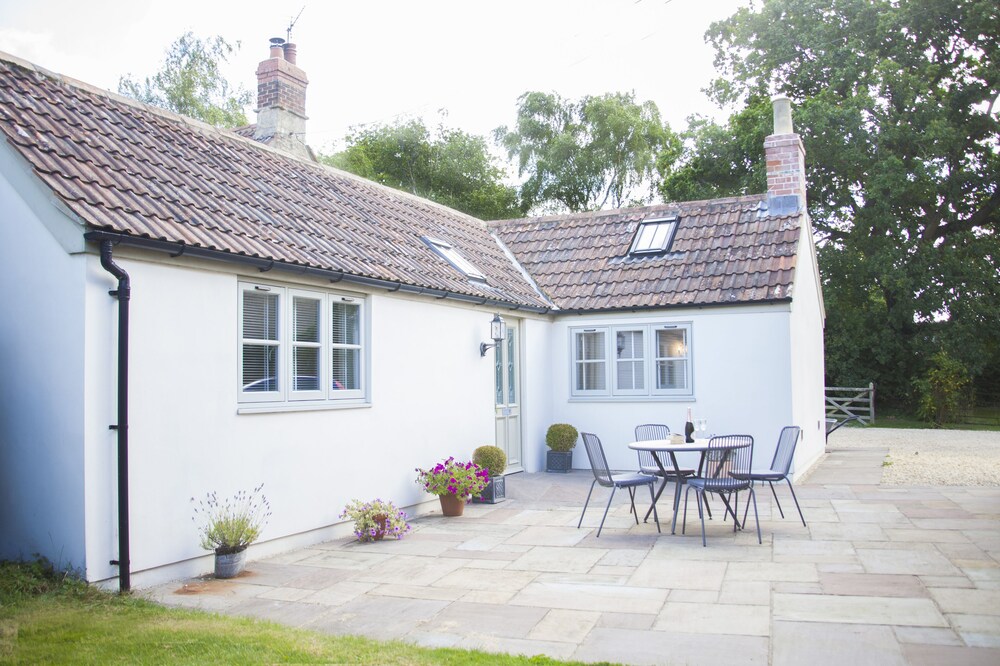 Beautifully converted cottage in lovely South Cotswold village