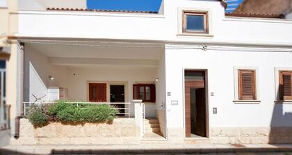 La Mancina is just 150 meters away from the main beaches of Marina di Ragusa