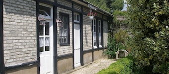 Riverside huisje in middeleeuwse Josselin, ideaal voor sightseeing of ontspannen
