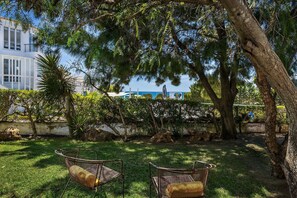 Terrace/patio - NEW for 2026 Renovated Galé Beach Villa Pool Walk to the beach (Vale Rebelho)