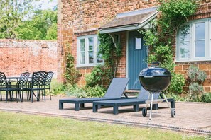 Outdoor dining - Park Cottage, Fring, Norfolk (Fring)