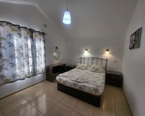 3 bedrooms, in-room safe, iron/ironing board, free WiFi
