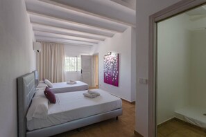 4 chambres, fer et planche à repasser, accès au Wi-Fi (inclus)