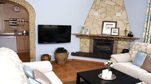 Smart TV, fireplace