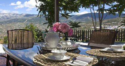 Maison rurale avec piscine privée, barbecue, WIFI et belle vue sur les montagnes