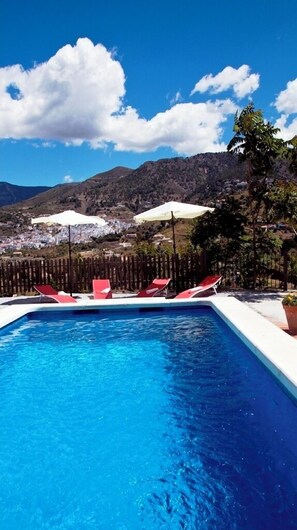 Outdoor pool - Rural house with private pool, barbecue, WIFI and beautiful views of the mountains (Cómpeta)