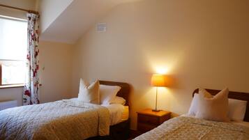 4 bedrooms, iron/ironing board, WiFi, bed sheets