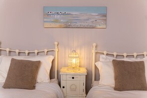 2 bedrooms, iron/ironing board, free WiFi, bed sheets - Cottage With Sea Views  (Scarborough)