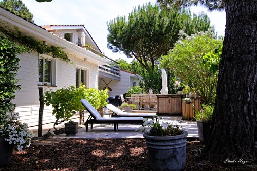 SUPERBE Villa avec PISCINE CHAUFFÉE, Pétanque, GOLF à 5min à pied. PROCHE PLAGE