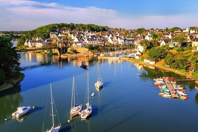 ON FOOT FROM THE PORT OF VANNES - PARKING - WIFI