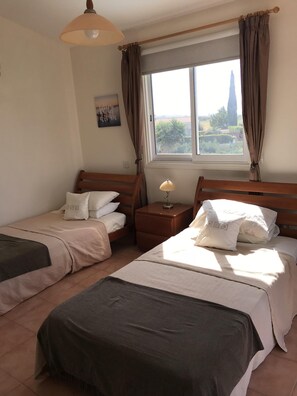 2 bedrooms, in-room safe, iron/ironing board, free WiFi - Villa Lesbos is a lovely spacious 2 bedroom villa with a private pool near Beach (Peyia)