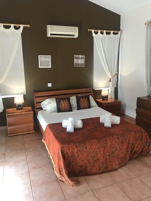 2 slaapkamers, een kluis op de kamer, een strijkplank/strijkijzer