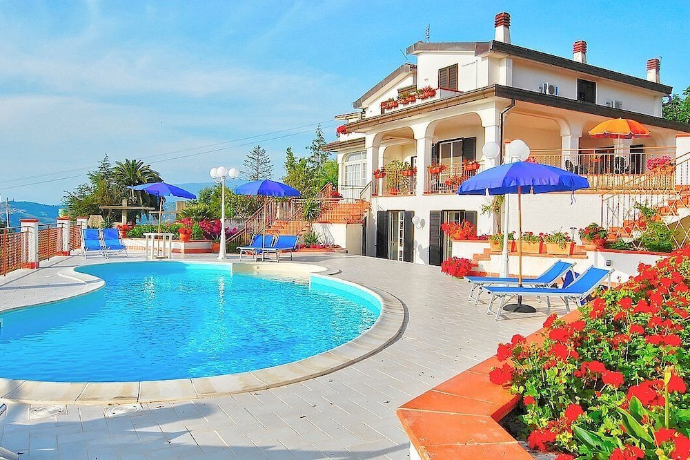Villa Gioconda: A charming three-story villa located on a hillside, facing the sea, with Free WI-FI.