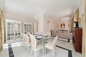 Dining - Luxury House in Seville Centre Opposite Historical Buildings. Ample Roof Terrace (Sevilla)