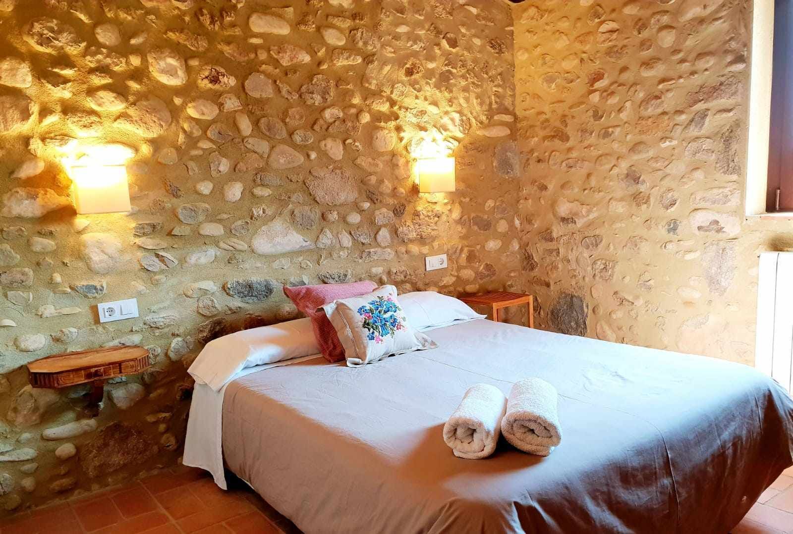 11 chambres, bureau, fer et planche à repasser, lit parapluie