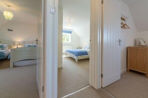 3 bedrooms, iron/ironing board, Internet, bed sheets