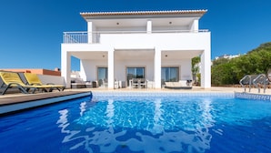 A modern two-story house with a swimming pool, outdoor furniture, and a balcony. - Spacious villa near town [46] (Lagos)