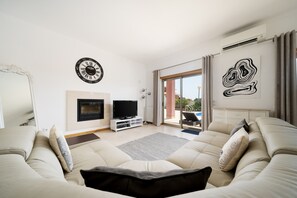 TV, fireplace, table tennis