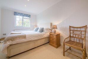 5 bedrooms, iron/ironing board, internet, bed sheets - The Potting Shed, Ringstead, Norfolk (Ringstead)