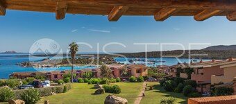 Aan zee met zwembad, airconditioning, wifi, privé parkeerplaats