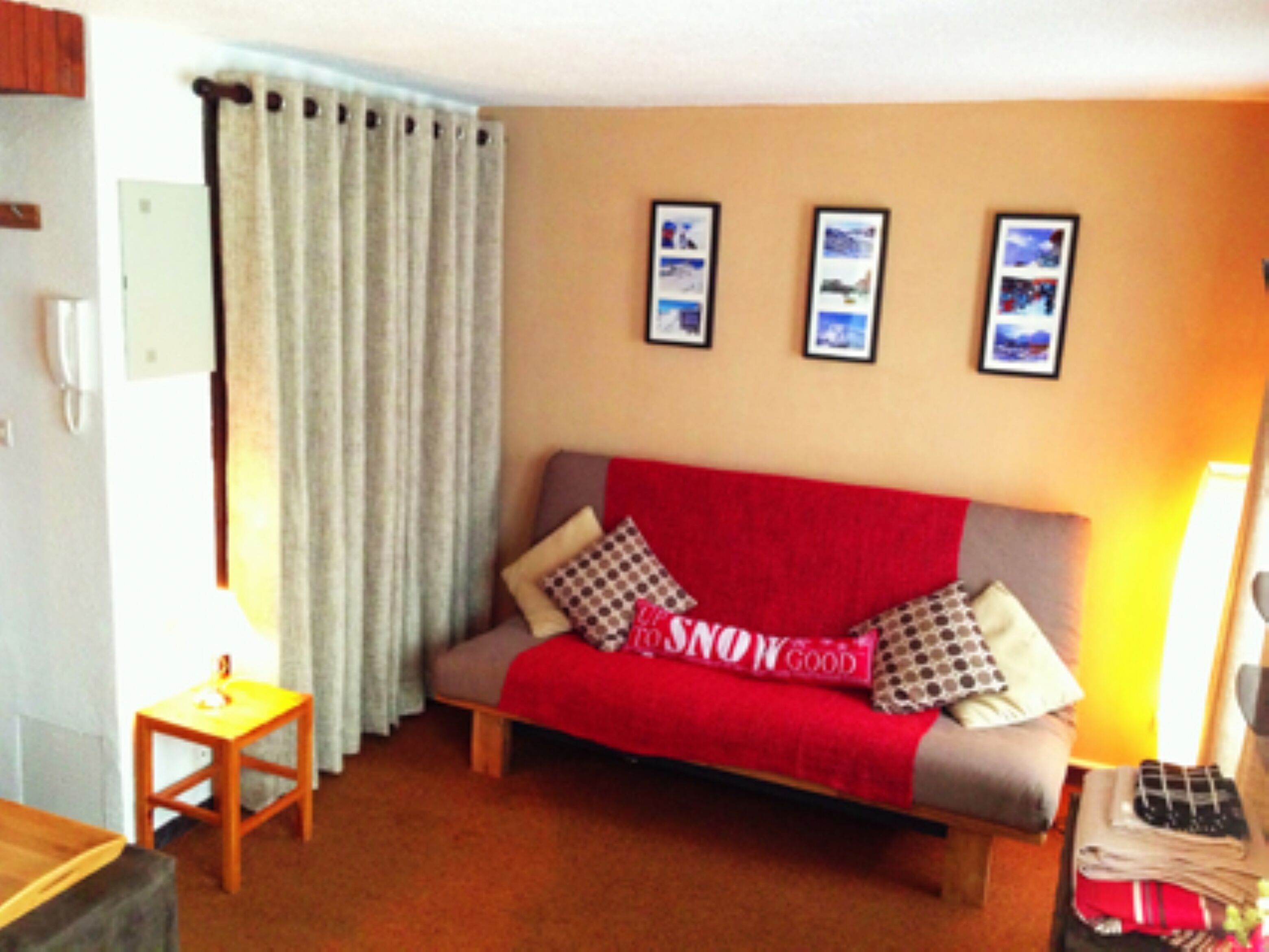 Self catering ski-in/ski-out Studio Marg - right on Chavannes piste in Les Gets