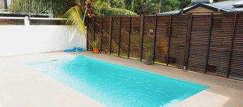Bas de Villa Proche de la Plage avec piscine et vue Splendide