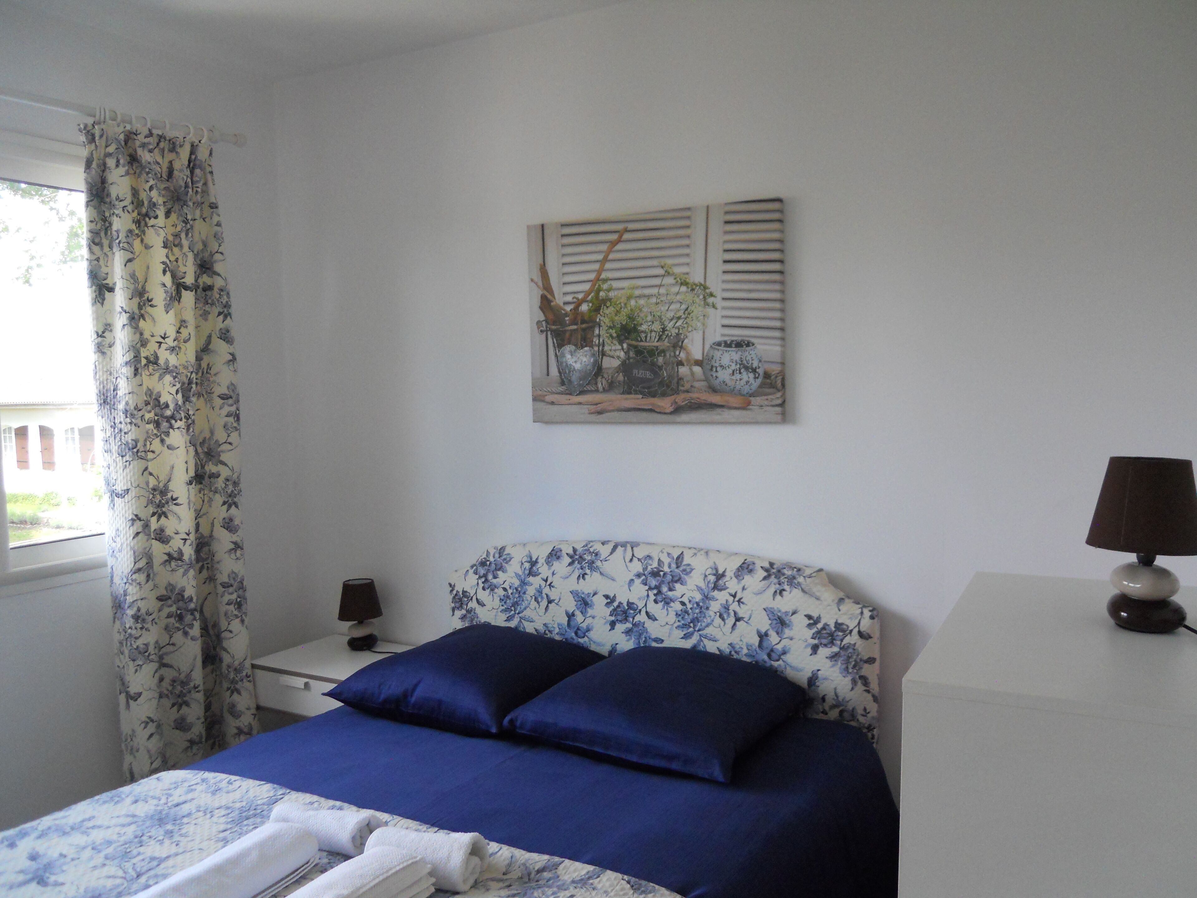 Independent apartment 5 mins from the airport- 2 bedrooms- bathroom-kitchen