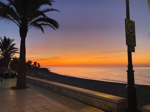 På stranden