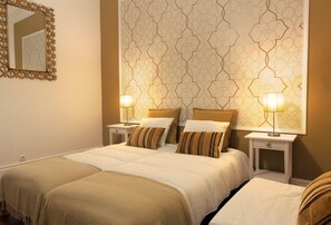 6 bedrooms, desk, iron/ironing board, travel cot - Liberdade I - elegant, spacious, centrally located (Lisbon)