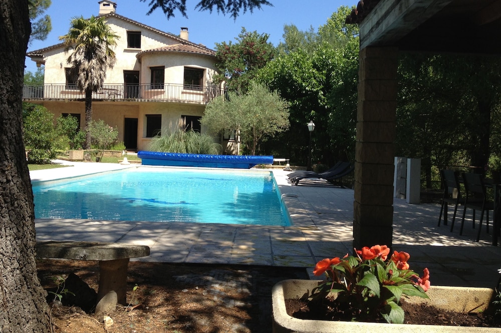 large house with garden and pool