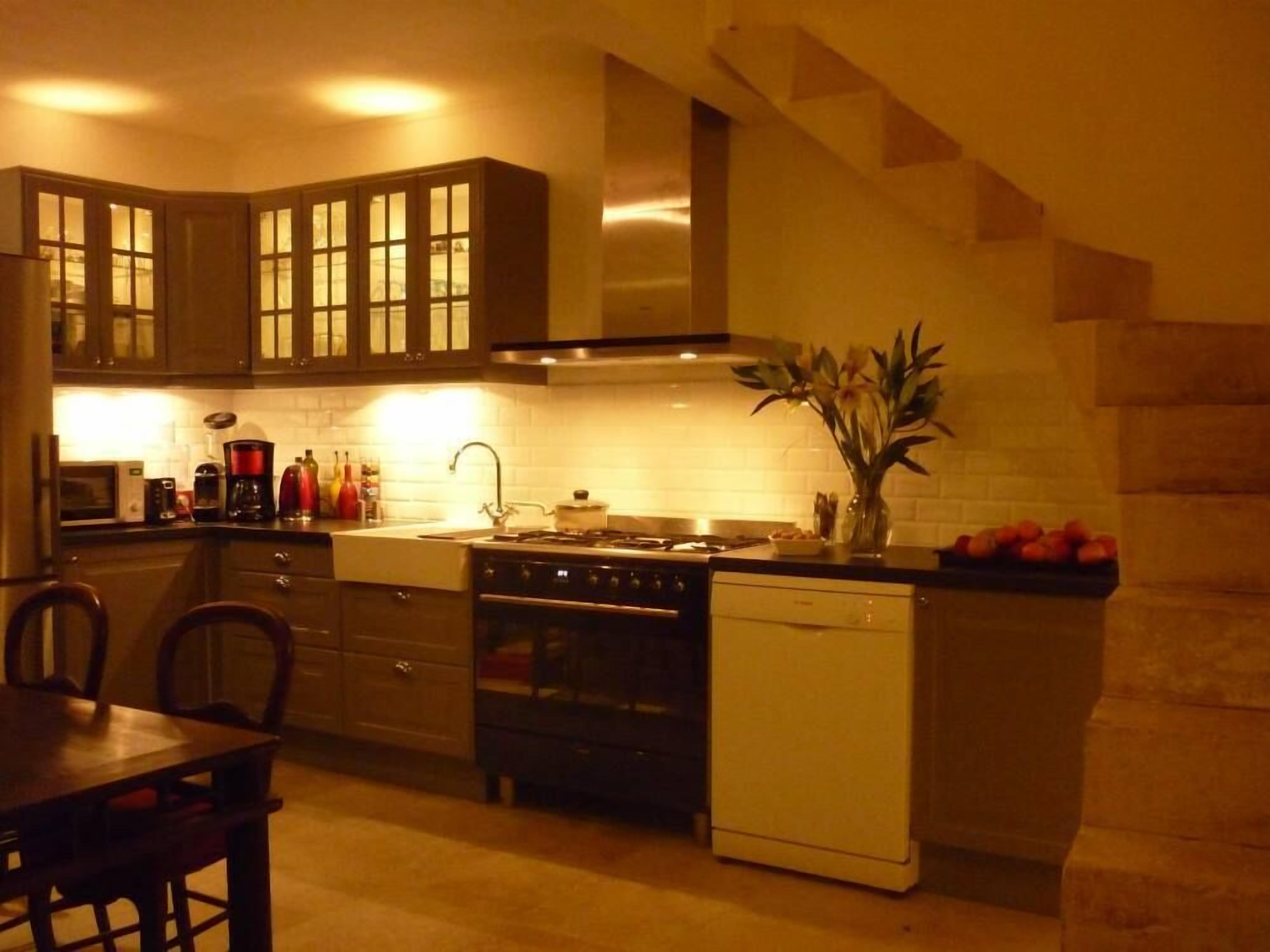 Chatel Censoir: Joli House in Burgundy